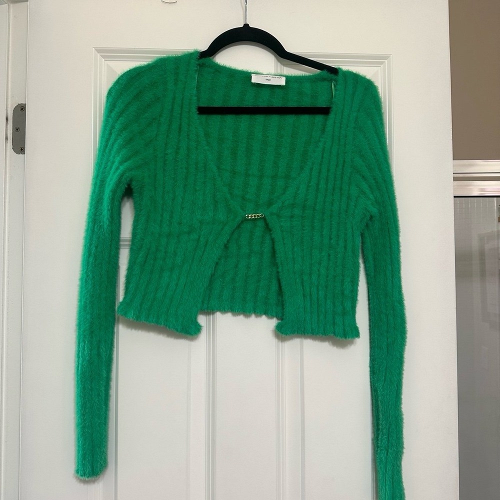 Green chain sweater